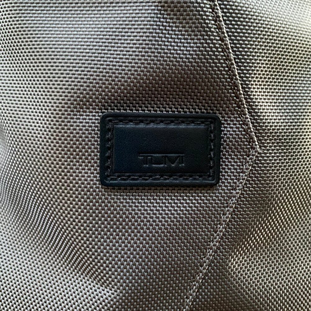 Tumi Santa Monica tote carry on bag - Picture 9 of 16